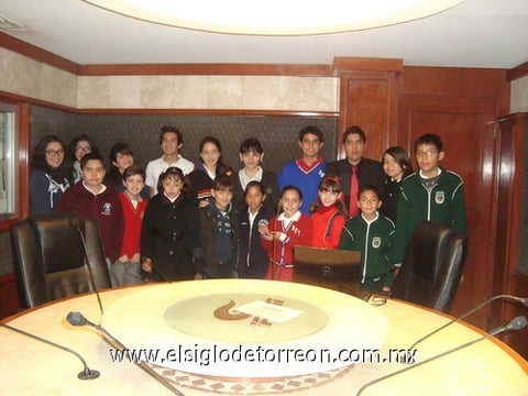23112011 CON GRAN  desenvolvimiento platicaron sus experiencias los participantes en Yo Leo.