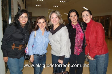 24112011 VERóNICA , Vero, Mirtala, Claudia y Magaly.