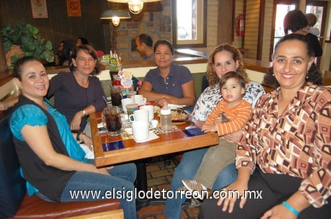 25112011 LUCY,  Carmen, Éricka y Abril.