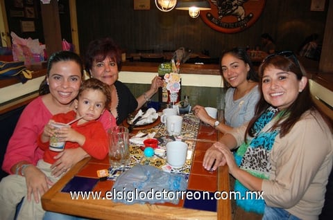 25112011 SONIA , Eugenio, Muñe, Adriana y Corina.