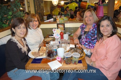 25112011 MóNICA,  Sonia, María Luz y Claudia.