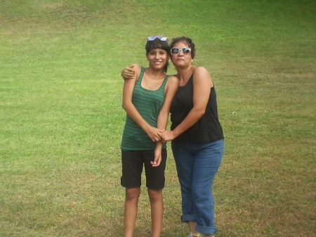Fernanda y su Mamá miriam en Monterrey en Agosto del 2011. Fotografía enviada por Miriam Magallanes Cabral.