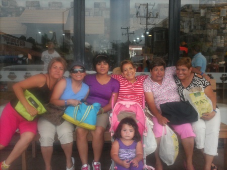 Vacaciones de verano de la familia Espinoza Magallanes, Espinoza Nuñez, Espinoza Sanchez, y Gómez, Mazatlán Sinaloa 19 agosto 2011. Fotografía enviada por Miriam Magallanes Cabral.