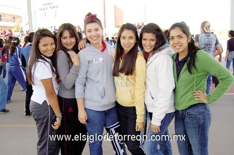 27112011 SOFíA , Montse, Deniz, Diana, Daniela y Argentina.
