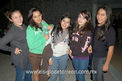 30112011 ABIGAÍL , Valeria, Andrea, Kenya y Luisa.