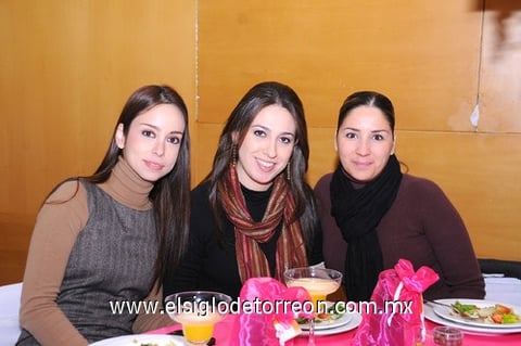02122011 DULCE  Rodríguez, Elda Rosas y Karla Ruiz.