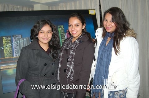 01122011 LILY  Chong, Marcela Vargas y Alejandra Martínez.