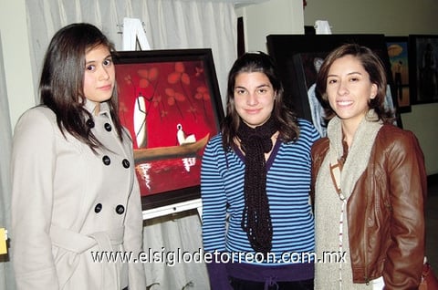 02122011 CLAUDIA  Flores, Abril Galindo y Gaby Soto.