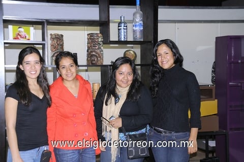 01122011 VERóNICA  Fernández, Viviana García, Ana Luisa Martínez y Monserrat González.