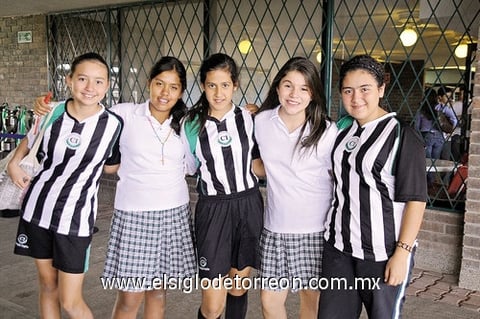 03122011 MONSE , Sophia, Blanca, Bety y Mariana.