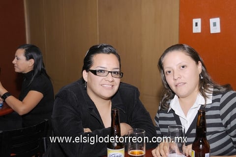 02122011 MARY  Carmen Guerrero y Ana Reyes.