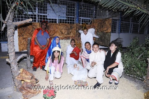 02122011 PASTORELA .  de alumnos de primer semestre de la preparatoria Alicia Fierro de Méndez dirigidos por Imelda Muñoz Reyes durante el encendido navideño