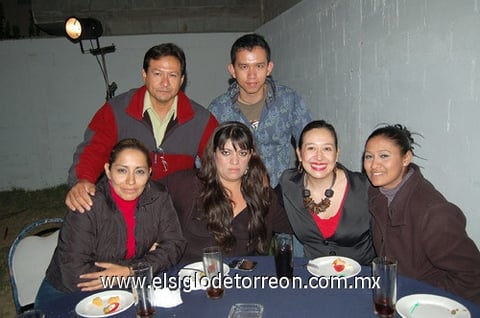 01122011 PEPE,  Miguel, Claudia, Adriana, Montse y Ana Karen.