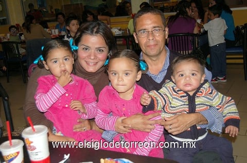 01122011 MAYRA , María, Elizabeth, Matías, Perla, David, Adriana y Alexis.