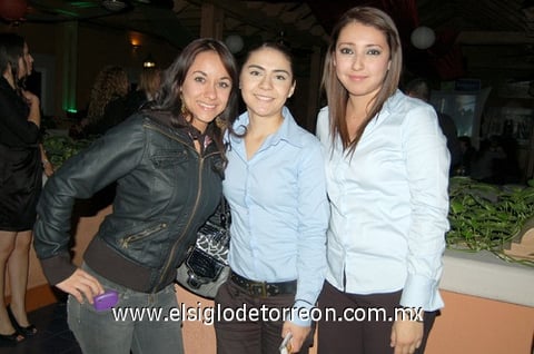 08122011 KARLA  Galindo, Daniela Enríquez y Marcela Sánchez.