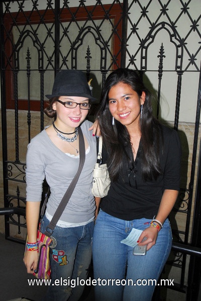 05122011 LIZBETH  y Denisse.