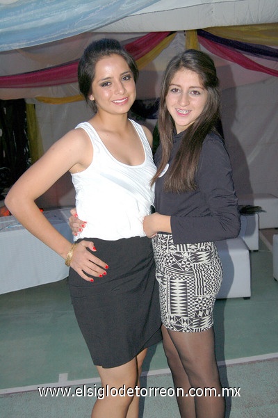 06122011 PAOLA  Cabrera y Victoria Márquez.