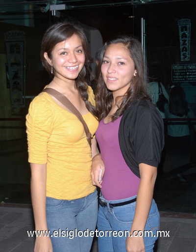 07122011 FLOR  Hernández y Mayra Ayala.