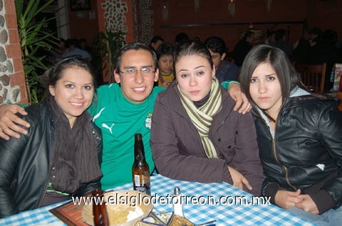 05122011 DANIELA , Ale, Neto, Iván, Mariela y Pedro.