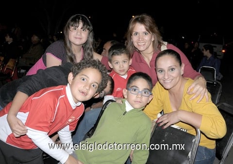 07122011 DORA , Regina, Ricky, Sergio, César, Alex y Mayela.