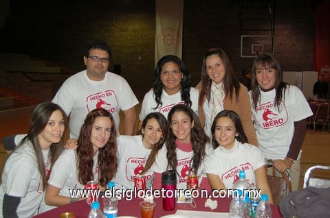 06122011 EX ALUMNOS  de las carreras de Diseño Industrial, Arquitectura, Diseño Gráfico e Ingeniería Industrial.