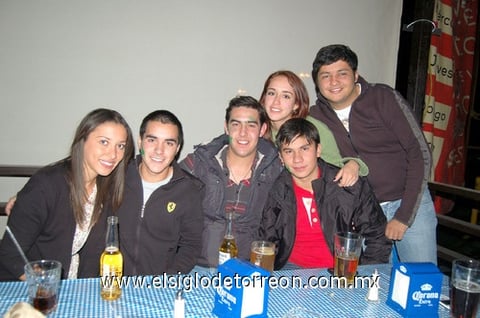 05122011 GLORIA , Ricardo, Jossie y Cindy.