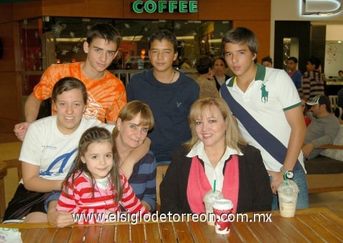 08122011 RODRIGO , Óscar, Alejandro, Alma, Virginia, Bárbara y Pamela.