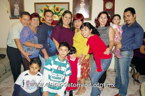 06122011 LEONOR  de la Rosa Espinoza y la familia Sánchez de la Rosa.