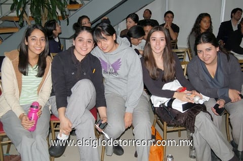 07122011 ANGéLICA , Carolina, Nancy, Adriana y Ana Julia.