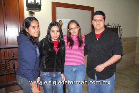 07122011 KARIME,  Ana Karen, Iveth y Roberto.