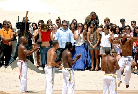 J.Lo y su equipo disfrutaron de un espectáculo de capoeira en una playa uruguaya