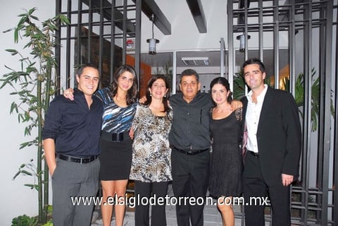 Enrique, Ale Batarse, Laura Murra de Batarse, Francisco Batarse Giacomán, Laura Batarse y José León Salazar.