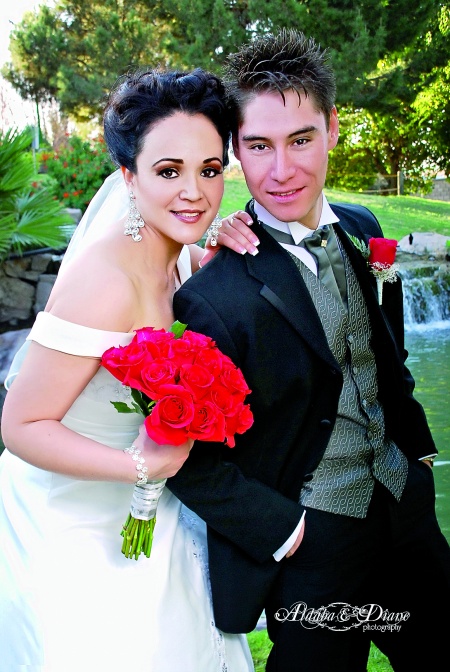 Srita. Morayma Idaly Madinaveitia Bermúdez y Sr. Carlos Alberto Nava Martínez contrajeron matrimonio en la parroquia de La Inmaculada Concepción, el sábado 29 de octubre de 2011. Ellos son hijos de los Sres. Profr. Víctor M. Madinaveitia Ríos y Morayma Bermúdez M.; y María del Refugio Martínez.

Aldaba & Diane Photography