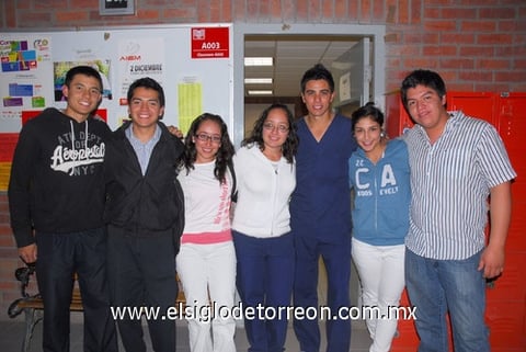 10122011 LUIS  Álvarez, Alejandro Martínez, Alejandra Zavala, Denis Castillo, Jorge Monárrez, Tania Pineda y Gil Basurto.