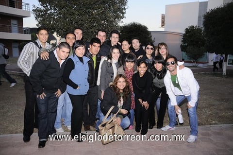 11122011 ALUMNOS  de las licenciaturas en Administración y Contaduría Pública.