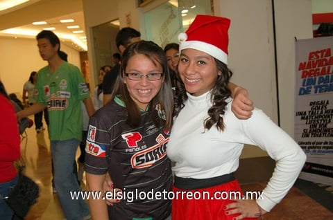 11122011 REBECA  y April.
