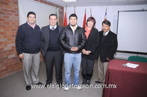 11122011 JORGE  López, Aldo Galván, Jonathan Ruiz, Martha Meza y Salvador Espinoza.