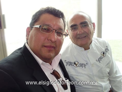 11122011 ING. PEDRO  Híjar en compañía de su amigo Ing. José Luis Mejía.