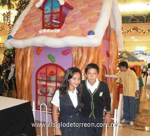 12122011 KAROL  y Daniel Martínez.
