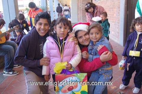 12122011 ÉRICK , Nátali, Flor y Alma.