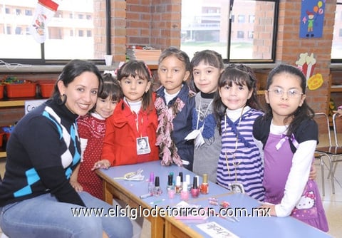 15122011 MISS MóNICA , Azul, Bárbara, Emma, Natalia, Ilian y Angie.