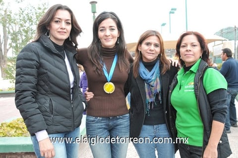 15122011 NENA  Ponce, la maestra de tenis Ili Salsamendi, Mary Meléndez y Lety Carmona.