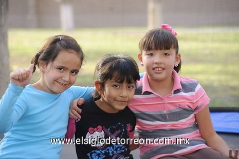 Valeria, Glenda y Denisse.