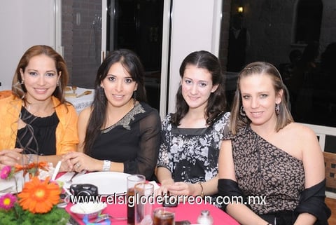 Laura Leal, Liliana Juárez de Leal, Ana Mary Carrillo y Bonnie de Leal.
