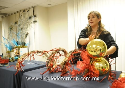 Laurita Santibáñez de De la Fuente realizó 20 diseños navideños.