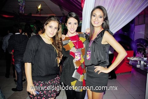 Paola, Gisela y Andrea.