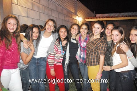 Las amigas de Sabrina gozaron del divertido festejo.