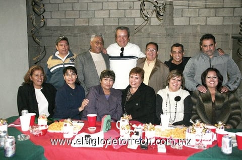 16122011 Buenos momentos disfrutaron los egresados en su 35 aniversario.