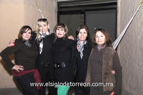 17122011 ISABEL , Lucy, Martha y Martha durante el festejo prenavideño del Club de Jardinería Clivia.