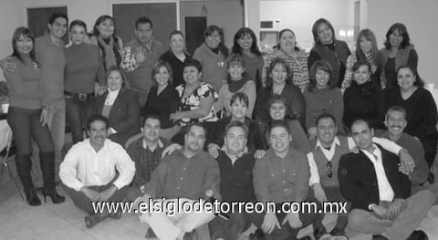 17122011 EXALUMNOS  de la generación 81-84 de la escuela Eva Sámano, celebraron su posada.